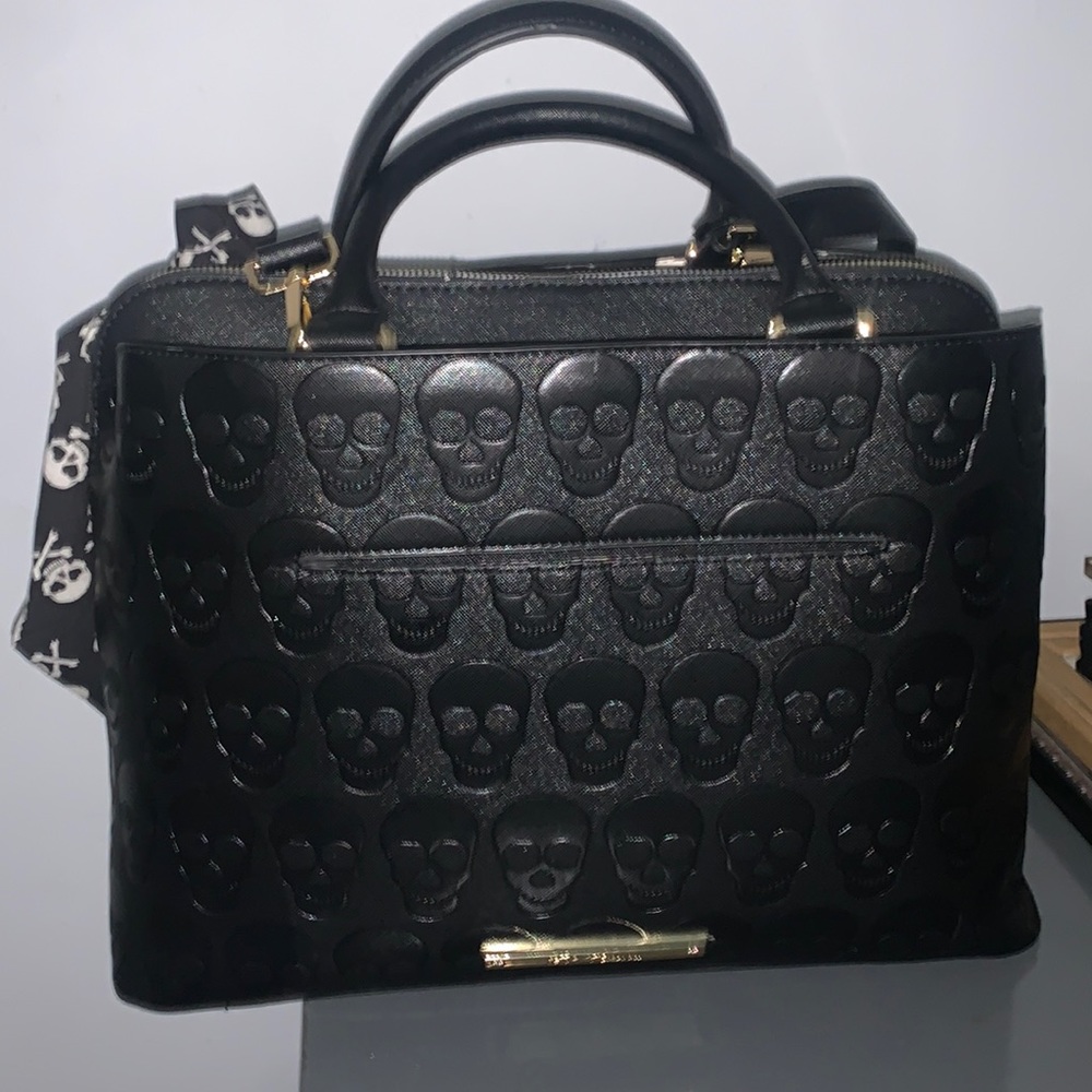 Besty Johnson skull purse